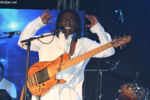 En concert au centre culturel Bernard B. Dadié de Treichville - Richard Bona “gère” bien les Abidjanais